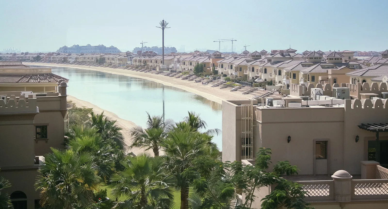 Waterfront villas and beach on Palm Jumeirah in Dubai