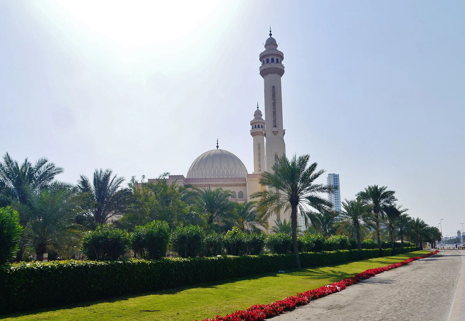Exterior and minaret of Al Fateh Grand Mosque in Manama